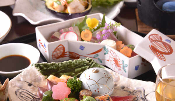 美しい器に盛られた自慢の逸品を、目と舌でお愉しみ下さい。（一例）