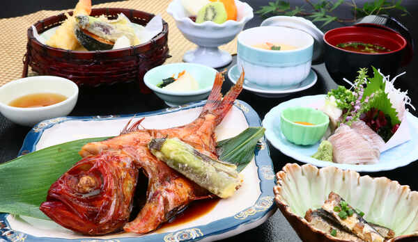 夕食一例◆獲れたて鮮度が違う！駿河湾のおまかせ海幸料理