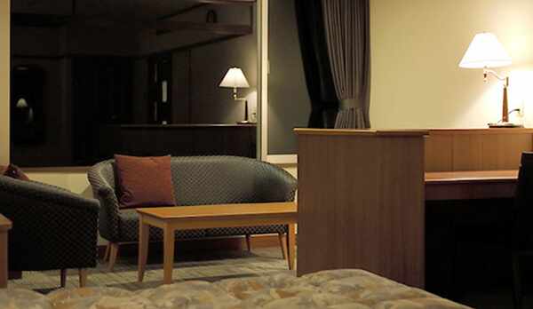 *スタンダードツイン（喫煙）／海の音を聞きながらお休み前のひと時をお過ごしください。