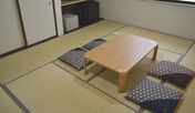 *和室一例／広さ10畳・4名様までOK
