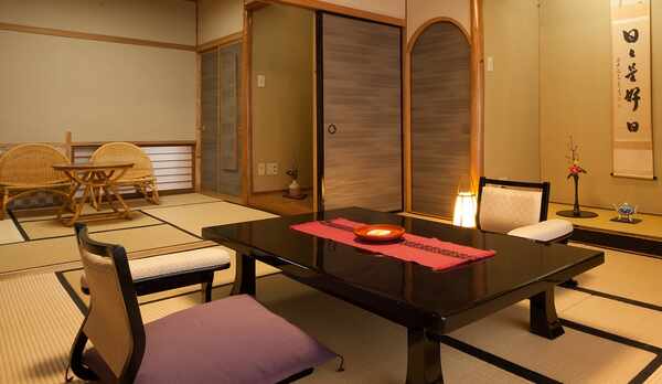 本館　深山亭　和室１０帖　覚楽の間
