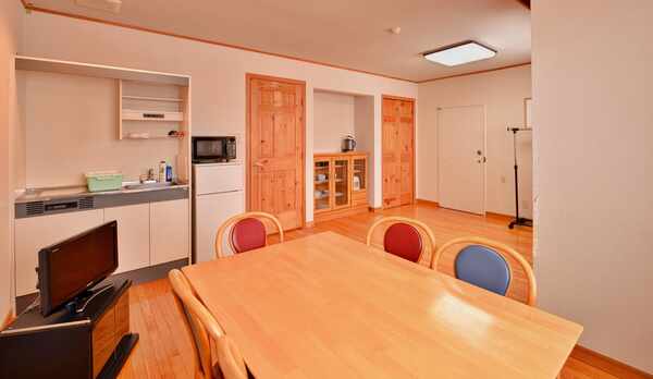 *コテージ（フラットタイプ）/２〜５名様用の２フロアタイプのお部屋。