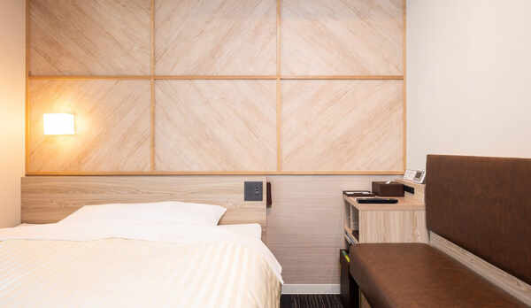 リニューアル　シングルルーム♪　お部屋のソファーでお仕事もラクラク♪