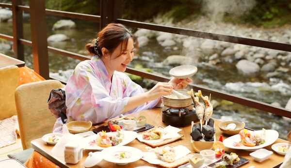 ＜川床＞天城名物のわさび鍋は辛さはほとんどなく楽しめる不思議体験。とても美味しいので是非お試しを