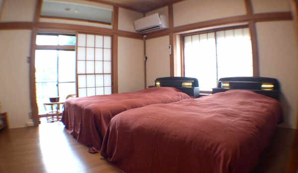 ・白菊の間（1F）　嬉しいベランダ付きのベッドタイプのお部屋です