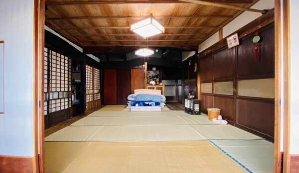 男女共用相部屋