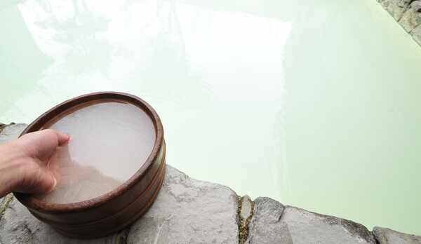 *露天風呂／100％源泉かけ流しのにごり湯は、本物の温泉を楽しみたいというお客様に好評です！