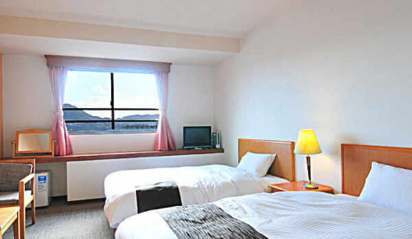 ランクアップツイン　洋室のベッドは≪デュベスタイル≫です。