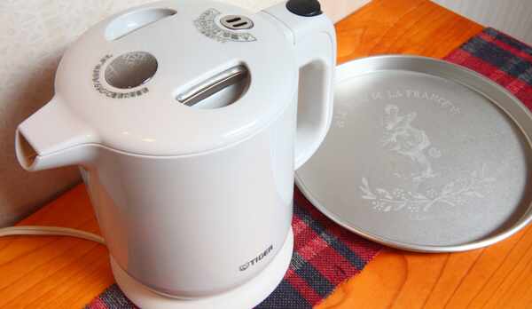 全室に湯沸かしポットをご用意しております