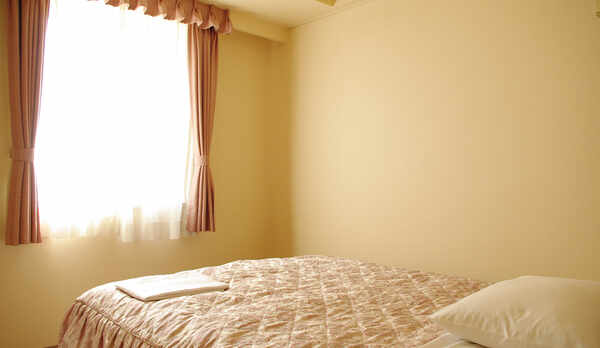 シングルルーム♪　120センチ幅のゆったりベッド