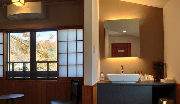 【母屋】2間続き和洋室（10畳+6畳）