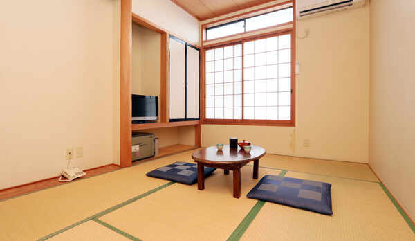 6畳和室■民宿ならではの畳のお部屋でお寛ぎ下さい