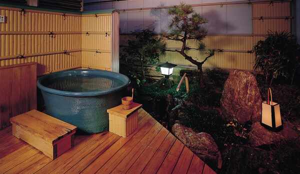 【坪庭露天風呂付特別室】