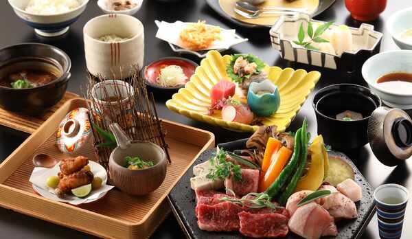 【ご夕食メイン】国産牛肉・豚肉の溶岩焼がメインの和食会席