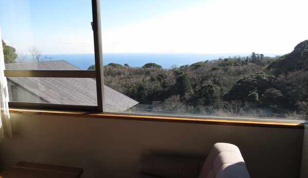 【部屋】広縁から臨むオーシャン