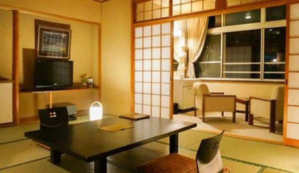 【東館4F〜2F・スタンダード・和室8〜10畳】カップルはもちろんファミリーに人気のお部屋です。