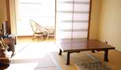 *和室（8畳）/明るい日差しが差し込みます。一人旅・ビジネス・ご夫婦で。