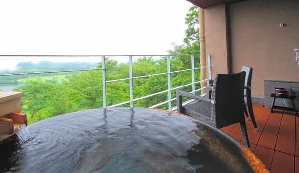 客室露天風呂一例(陶器)