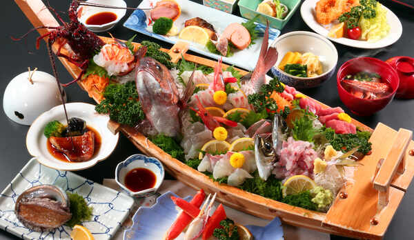 あわびの踊り焼き＆伊勢えびの活造りの舟盛り