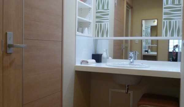 禁煙12畳間シャワールーム完備　洗面所