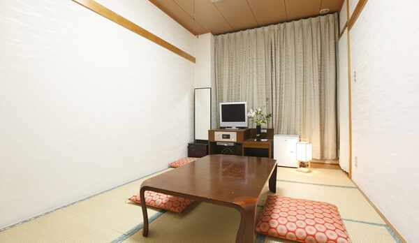 和室７．5畳（最大３名様までお入りいただけます。）