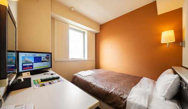 【喫煙】シングルルーム◆セミダブルベッド(125cm幅)