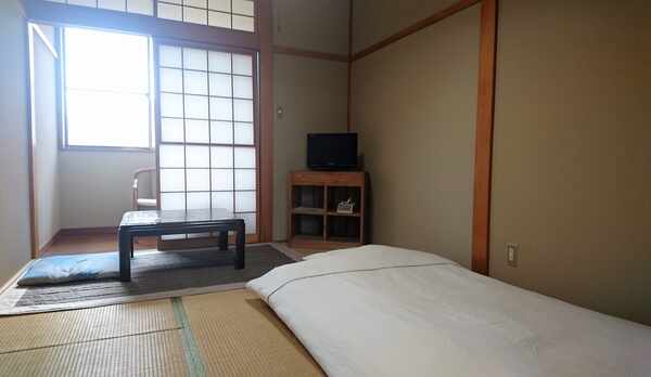 客室６畳（定員１〜２名）