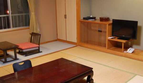 落ち着いた雰囲気の和室　客室一例　３