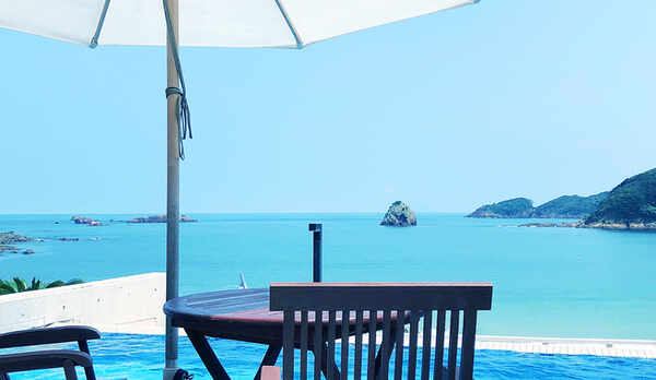 プールサイド？