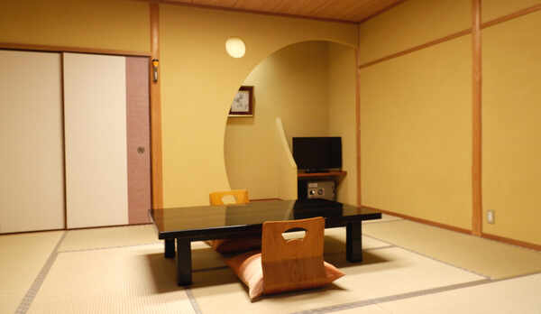 客室は全て和室です。全室トイレ付き♪