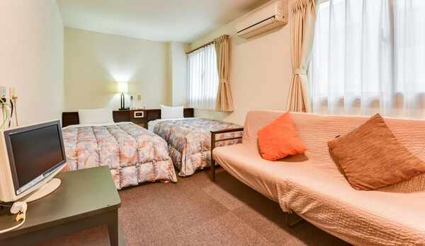 *【スタンダードツイン】ゆったりとした快適空間です。全室洗浄機付トイレがございます。