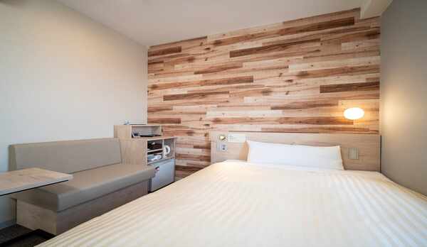 眠りを追及した150cm幅のワイドベッドと適度な硬さのマットでぐっすり