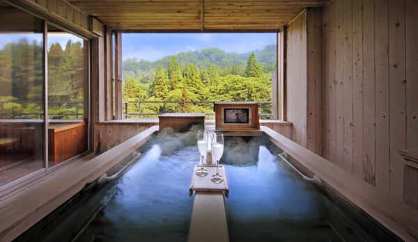 【半露天寝湯付和室】