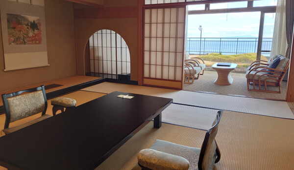 【特別室一例】相模湾が一望出来る最上階の特別室