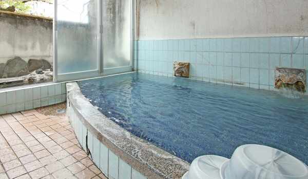 新鮮で豊富な湯がたっぷり満たされています。