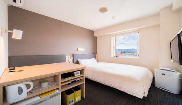 広々ベッドでごゆっくりお寛ぎ頂けます