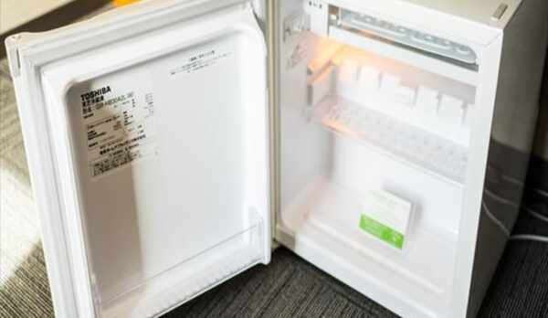 静音冷蔵庫〜運転音と振動音を抑えて、静かな客室空間