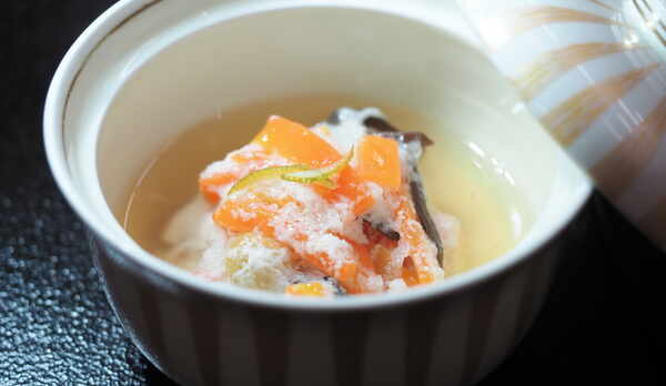 蓋物（鶏の蕪蒸し）