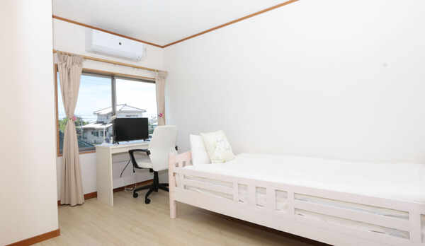 【客室】２階のシングルベッドルーム☆