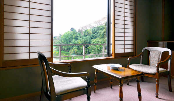 【客室：本館和室8畳】ゆっくり景色をご堪能いただけます