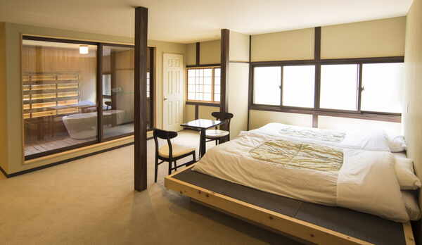 カップルにおすすめ！かけ流し【半露天】温泉付ツインルーム（一例）