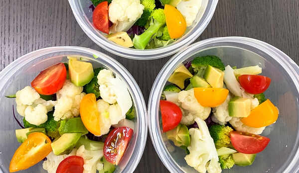 ・朝食は静岡産野菜をたっぷりと使用