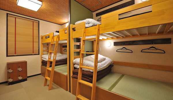 お部屋内にトイレ・シャワーあり