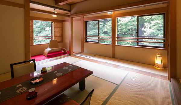 ・しゃくなげ・女性に大人気！四万川を望む純和風、角部屋１０畳客室