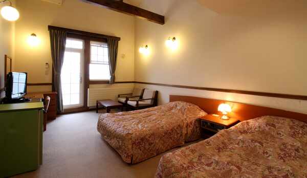 *シングルベッド2台+ロフトにお布団で4名様までご宿泊いただけます。