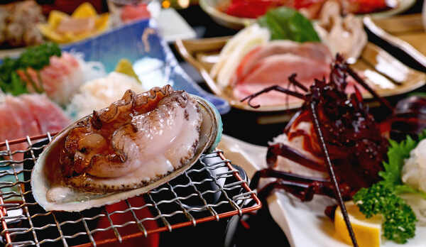 【伊勢海老&times;アワビ贅沢旅プラン】豪快な鮑の踊り焼きと伊勢海老のおつくり