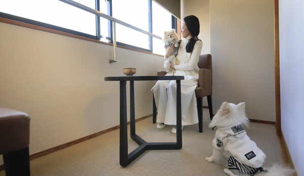 広縁で愛犬とゆっくり