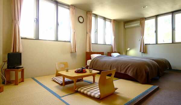 和洋室（ツイン＋畳スペース）ユニットバス付