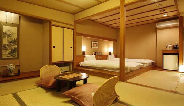 《ワンルームタイプ》檜露天風呂＋和風ローベッド＋デッキテラス