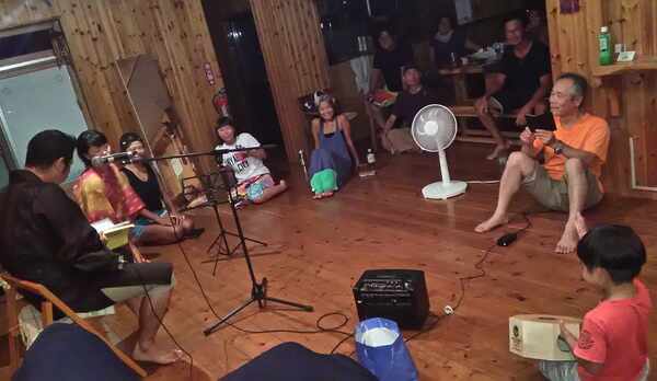 民宿で三線ライブ